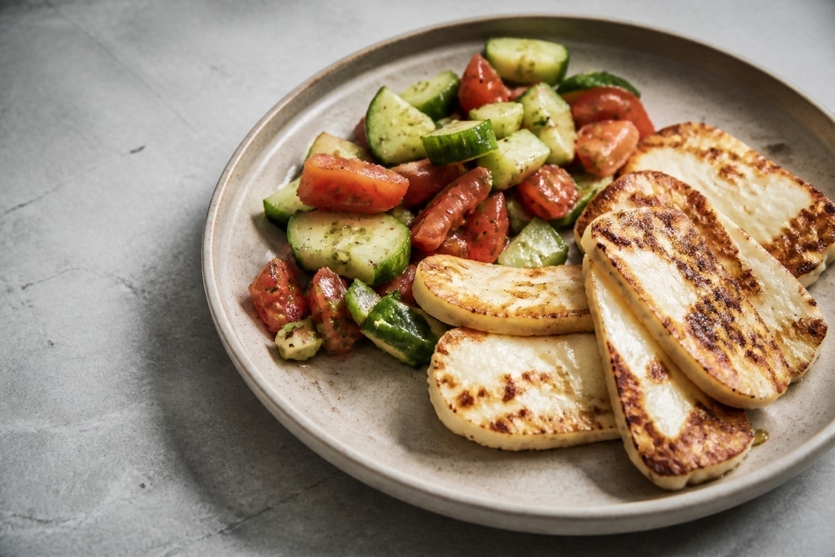 Air fryer halloumi with cucumber tomato salad